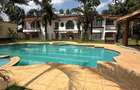 6 Bed Villa with En Suite in Nyari - 2