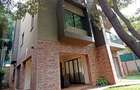 5 Bed House with En Suite in Lavington - 3