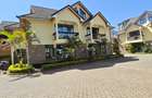 5 Bed Townhouse with En Suite at Lavington Road - 6