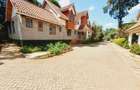 4 Bed Townhouse with En Suite at Lavington - 2