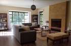 4 Bed House with En Suite in Rosslyn - 12