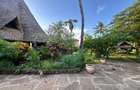 5 Bed Villa with En Suite at Beach Road - 10