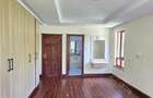 5 Bed House with En Suite in Spring Valley - 13