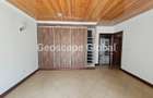 5 Bed House with En Suite in Rosslyn - 4