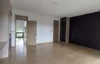 5 Bed Townhouse with En Suite at Shopping Centre - 3