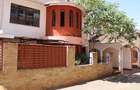 5 Bed Townhouse with En Suite in Brookside - 1