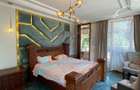 6 Bed House with En Suite in Lavington - 13