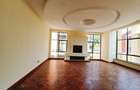 5 Bed House with En Suite in Lavington - 10