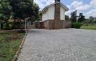 4 Bed House with En Suite at Lavington - 9