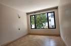 5 Bed Townhouse with En Suite in Lavington - 6