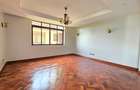 4 Bed Apartment with En Suite at Riverside Drive - 9