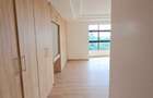 4 Bed Apartment with En Suite at Parklands Avenue - 6
