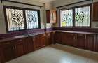 5 Bed Townhouse with En Suite at Lavington - 9