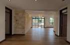 5 Bed Townhouse with En Suite in Lavington - 4