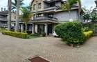 5 Bed Townhouse with En Suite at Lavington - 1