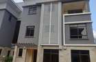 5 Bed House with En Suite in Lavington - 3