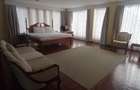 8 Bed House with En Suite in Lavington - 2