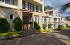5 Bed Townhouse with En Suite in Lavington - 1