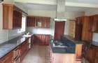 4 Bed House with En Suite in Rosslyn - 11