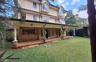 5 Bed Townhouse with En Suite at Lavington - 1