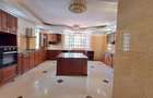 5 Bed House with En Suite in Nyari - 16