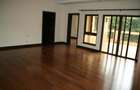 4 Bed Apartment with En Suite at Riverside Drive - 2