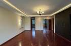 5 Bed Townhouse with En Suite in Lavington - 9