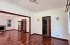 5 Bed Townhouse with En Suite at Lavington - 3