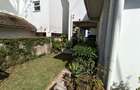 4 Bed House with En Suite in Lavington - 10
