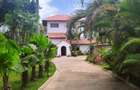 4 Bed Villa with En Suite at Links Road - 4