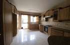 4 Bed House with En Suite at Grevillea - 9