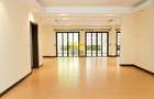 3 Bed Apartment in Riverside - 1