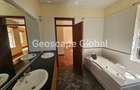 5 Bed House with En Suite in Nyari - 8