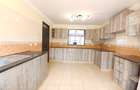 5 Bed Townhouse with En Suite at Lavington - 7