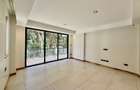 4 Bed Apartment with En Suite in Spring Valley - 6