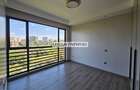 3 Bed Apartment with En Suite in Riverside - 4