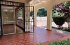 4 Bed House with En Suite at Mountain View - 9