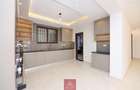 4 Bed Apartment with En Suite at 2Nd Avenue - 4
