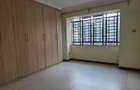 4 Bed Apartment with En Suite in Parklands - 9