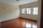 5 Bed Townhouse with En Suite in Lavington - 4