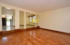 5 Bed Villa with En Suite in Riverside - 3