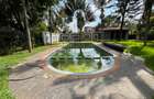 5 Bed House with En Suite in Garden Estate - 5