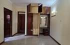 5 Bed House with En Suite at Riverside Drive - 12