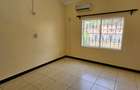 4 Bed House with En Suite at Hr93 - 8