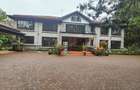 5 Bed House with En Suite in Runda - 1