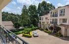 6 Bed Townhouse with En Suite at Lavington - 8