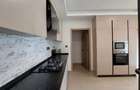 5 Bed Townhouse with En Suite at Shopping Centre - 19