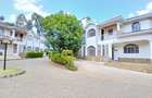 4 Bed Townhouse with En Suite at Lavington - 1