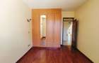 5 Bed House with En Suite in Lavington - 17