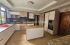 4 Bed Apartment with En Suite in Riverside - 7